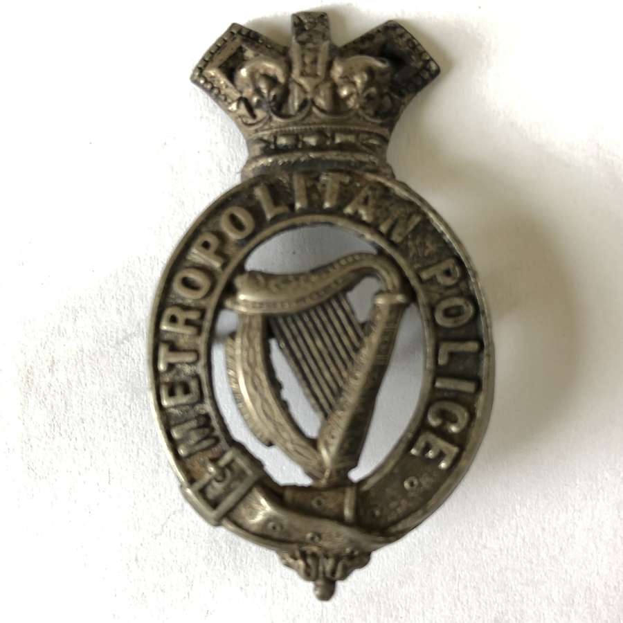 Dublin Metropolitan Police Victorian rare cap badge.