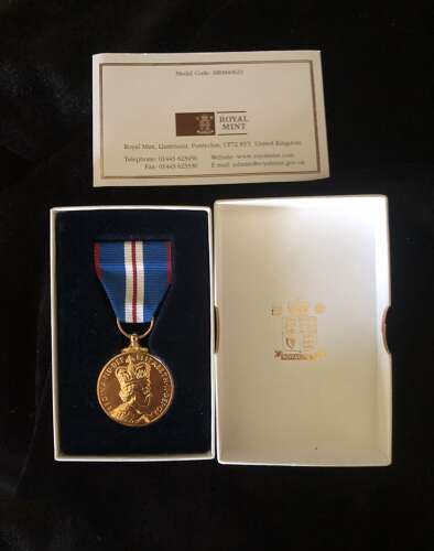 Queens Golden Jubilee Medal 1952-2002 in Royal Mint box of issue